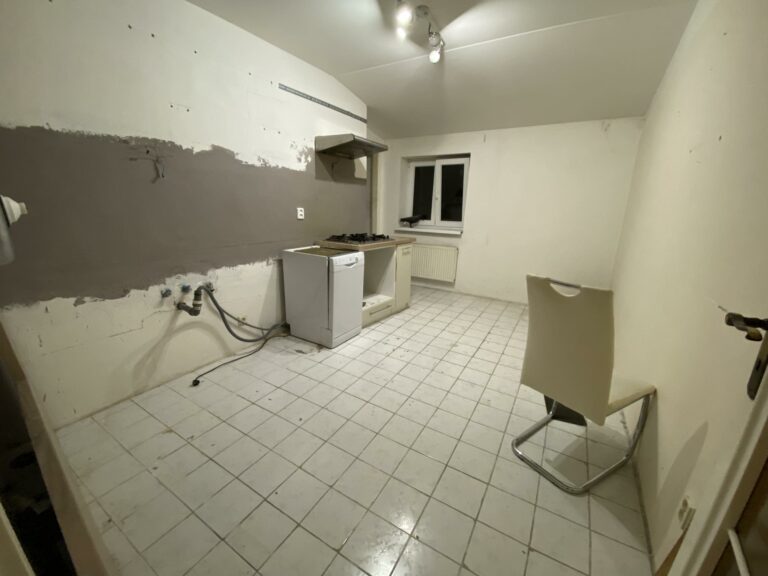 referenční byt v ulici Žitomírská na Praze 10 Vrčovice, pokoj před rekonstrukcí a před pronajmutí firmě Dormitoryprague pro účely spolubydlení a správy nemovitostí ZDARMA