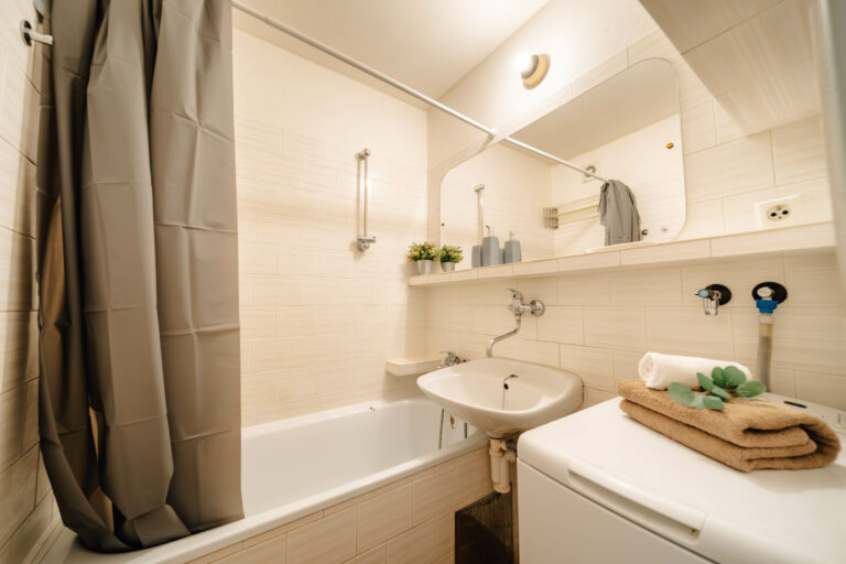 referenční byt v ulici Molákova v Praze Karlín pokoj který byl zrekonstruován firmou Dormitoryprague pro účely spolubydlení a správy nemovitostí ZDARMA